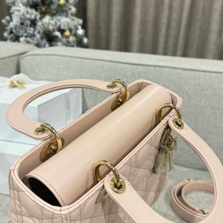 ليدي ديور مديم مقاس 24cm