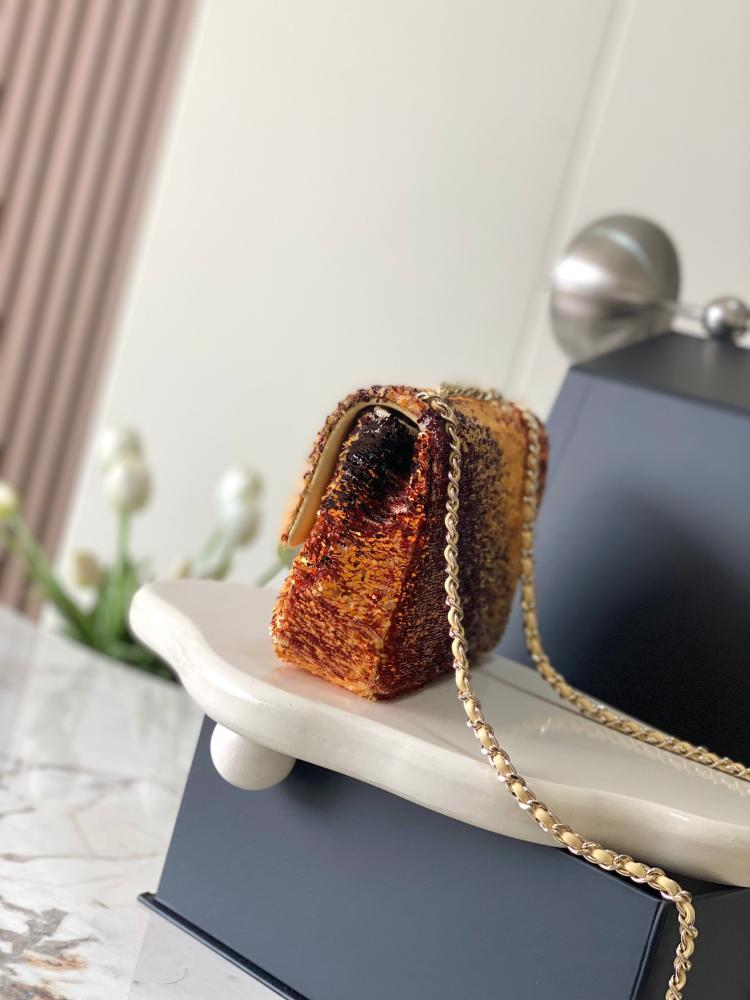 Chanel Classic size 20cm