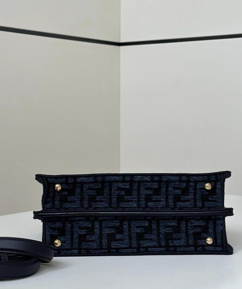 فندي peekaboo مقاس 27.5cm