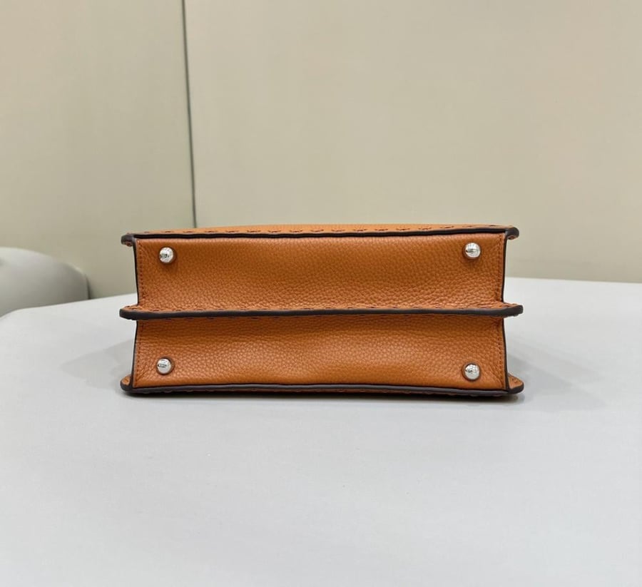 فندي Peekaboo مقاس 27cm