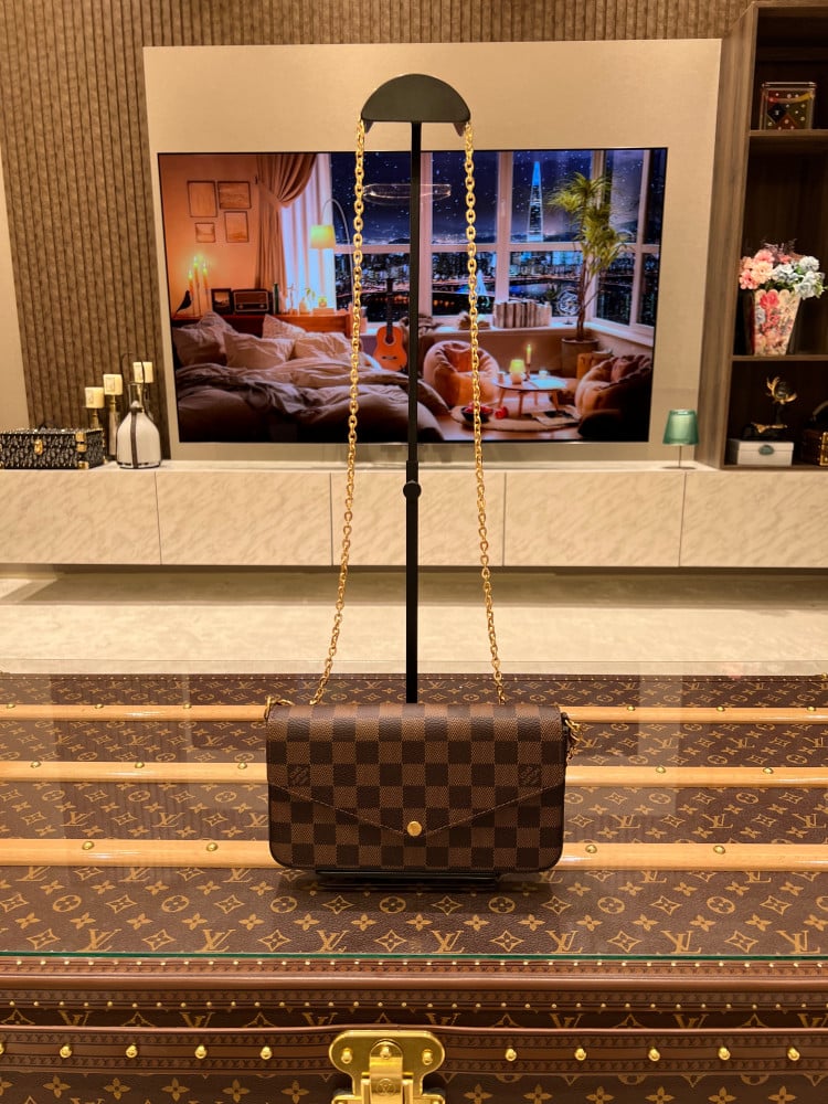 لوي فيتون POCHETTE FÉLICIE مقاس21cm