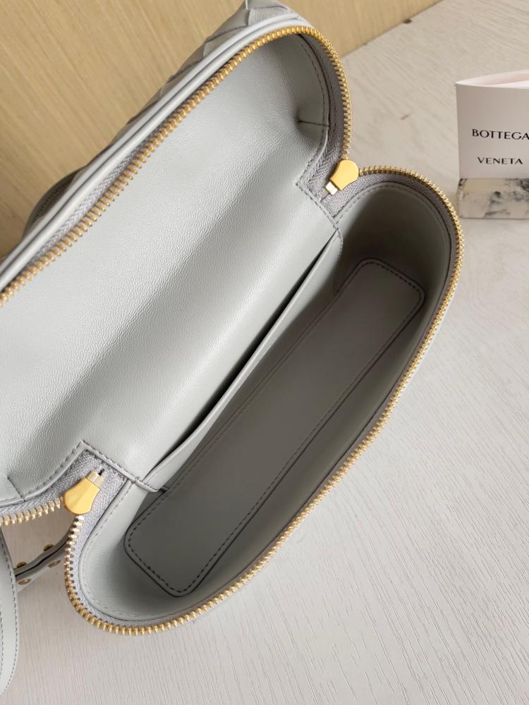 Vanity Boutique size 22cm