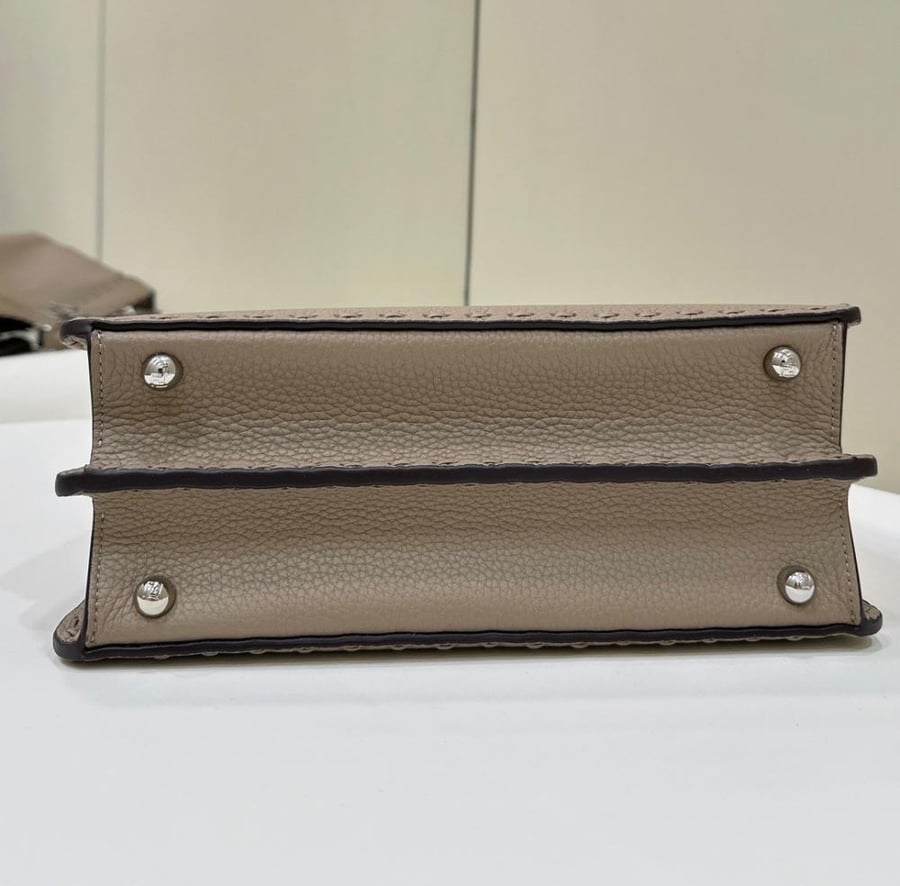 فندي Peekaboo مقاس 27cm