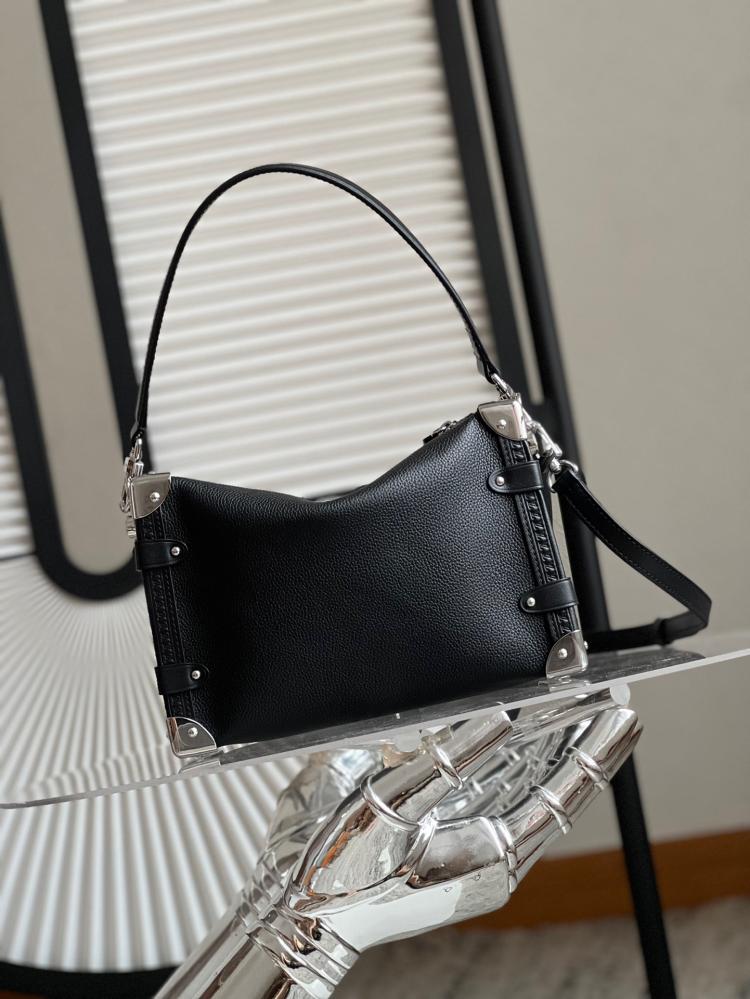 لوي فيتون SIDE TRUNK مقاس23.5cm