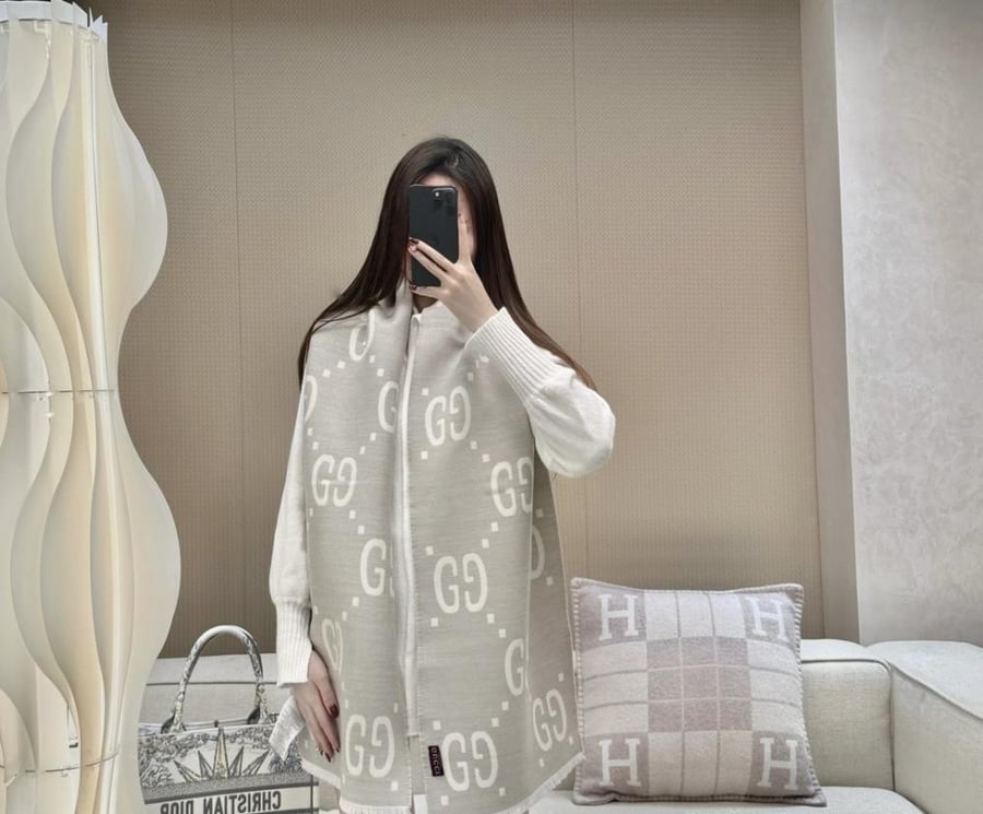 سكارف قوتشي مقاس 190*35
