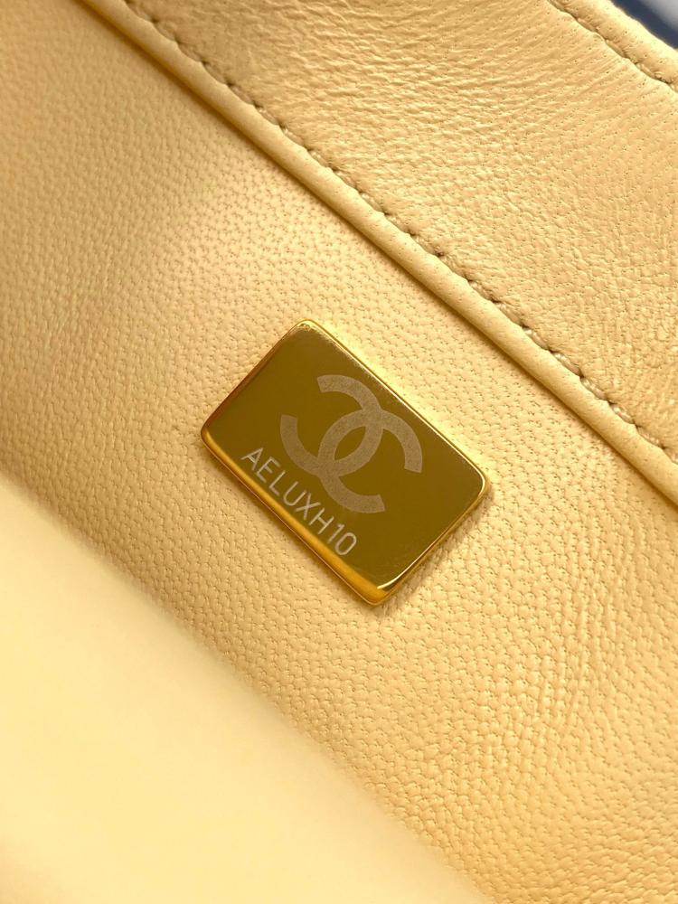 Chanel Classic size 20cm