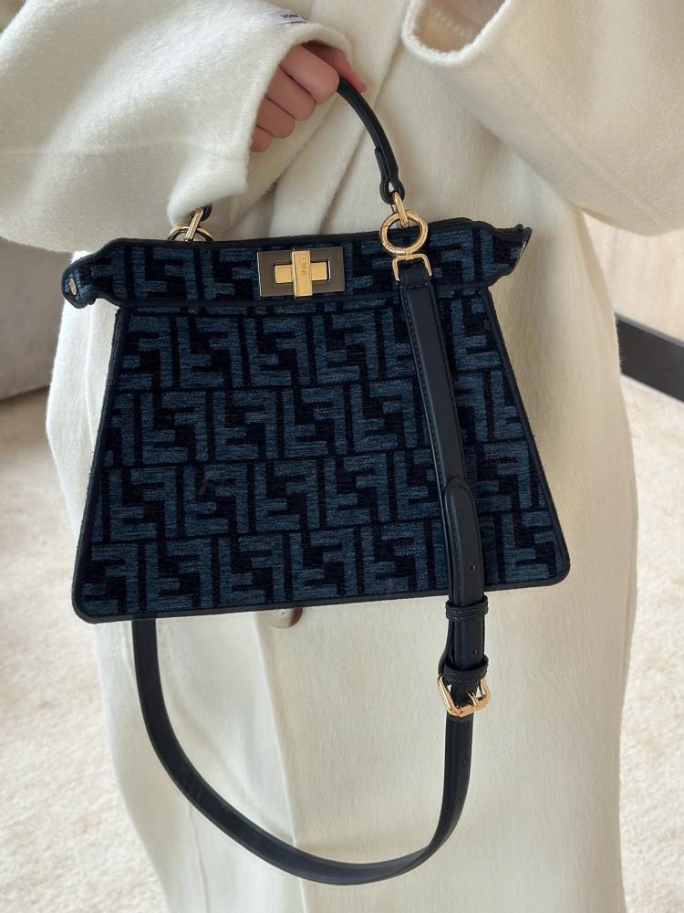 فندي peekaboo مقاس 27.5cm