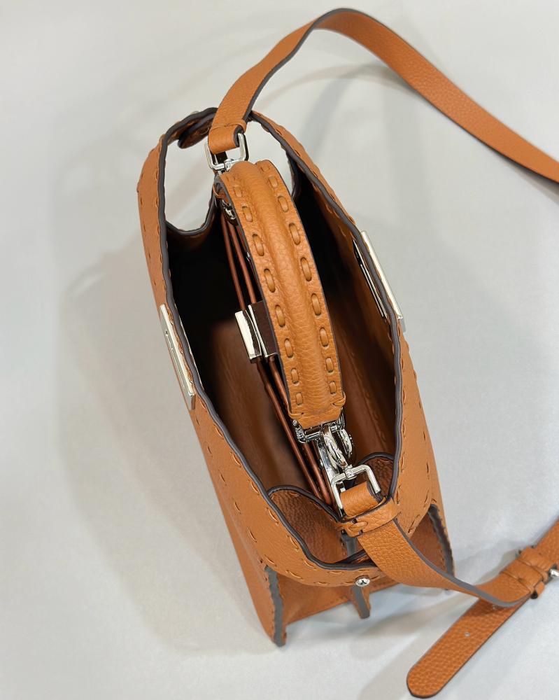 فندي Peekaboo مقاس 27cm