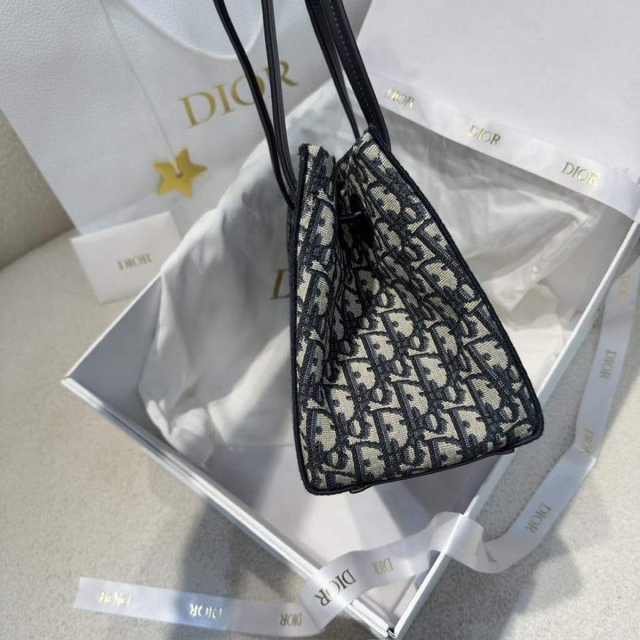 ديور tote مقاس 27cm