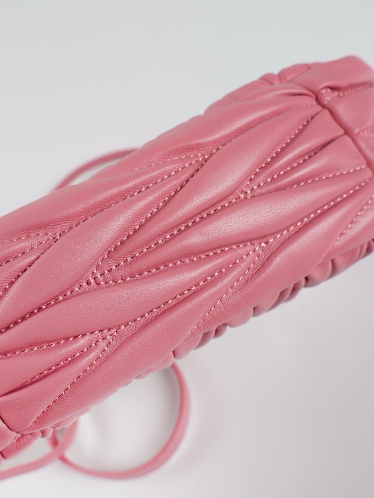 Miu Miu Wander Matelassé size 20cm