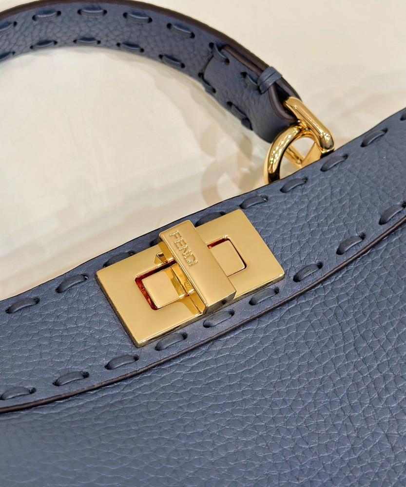 فندي Peekaboo مقاس 27cm
