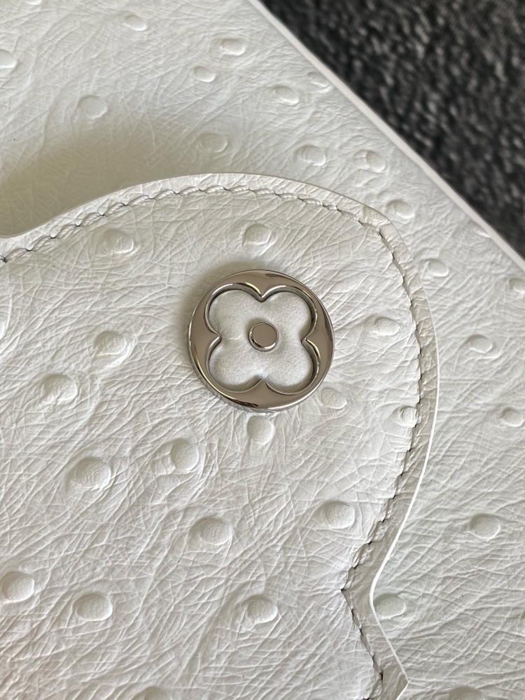 Loewe Capucines size 16.3cm