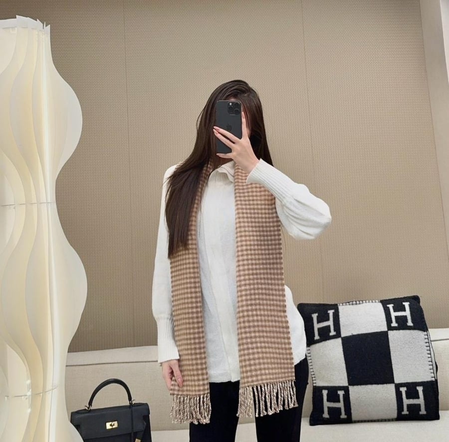 سكارف فندي مقاس 180*30