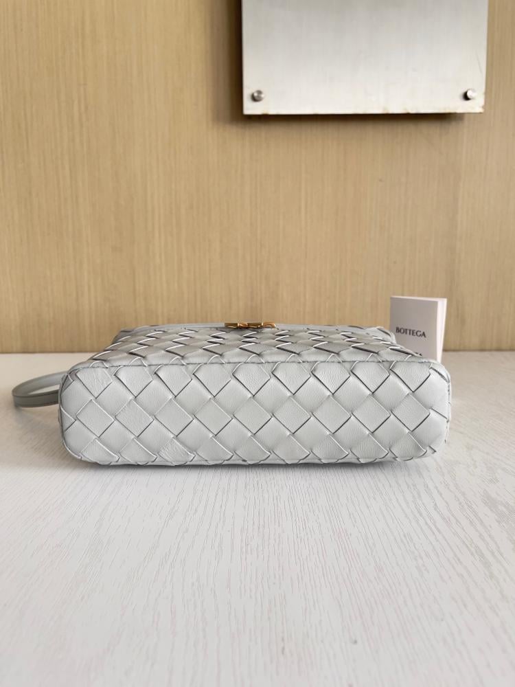 Vanity Boutique size 22cm