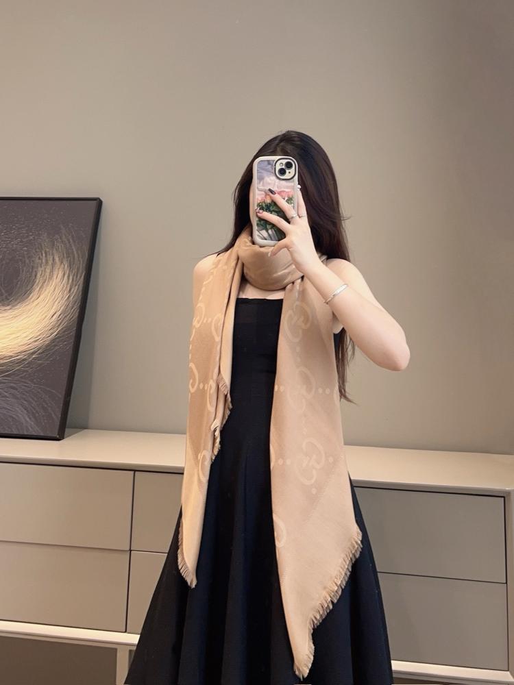 Gucci scarf size 140*140