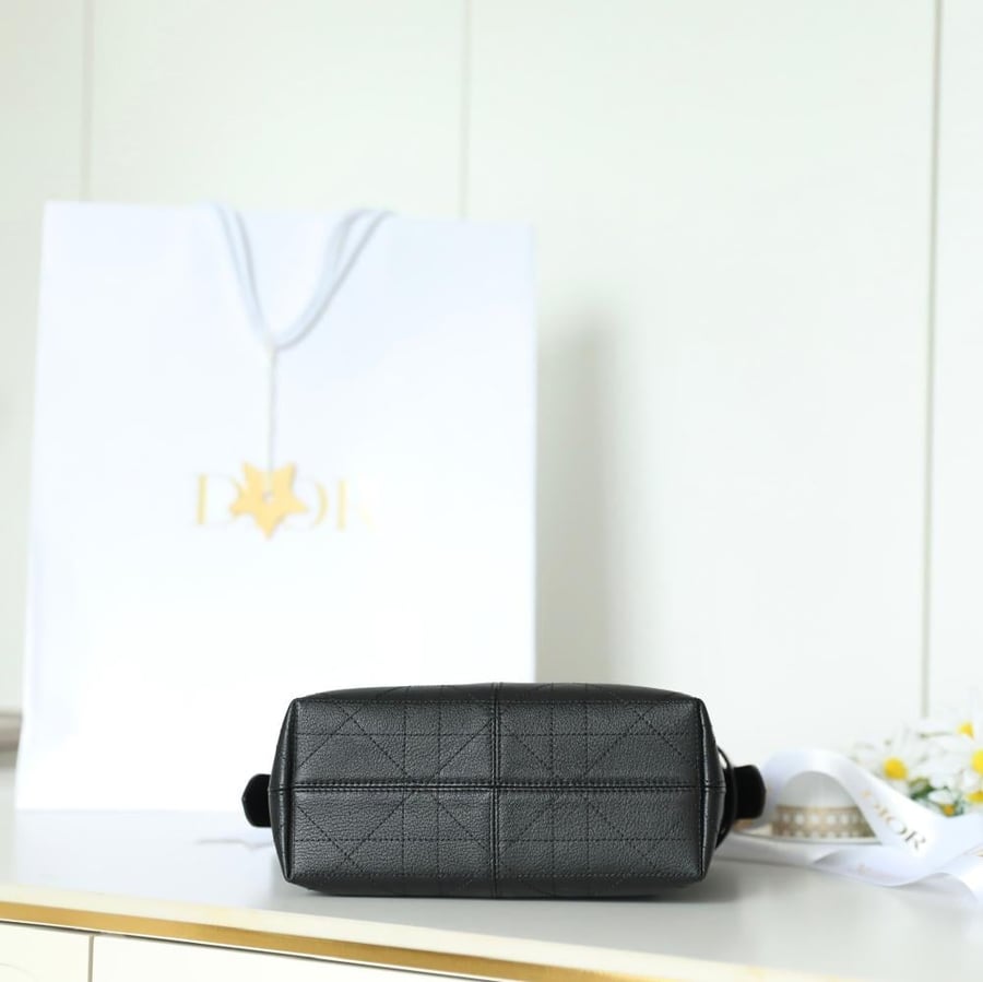 ديور Voyage مقاس 22cm