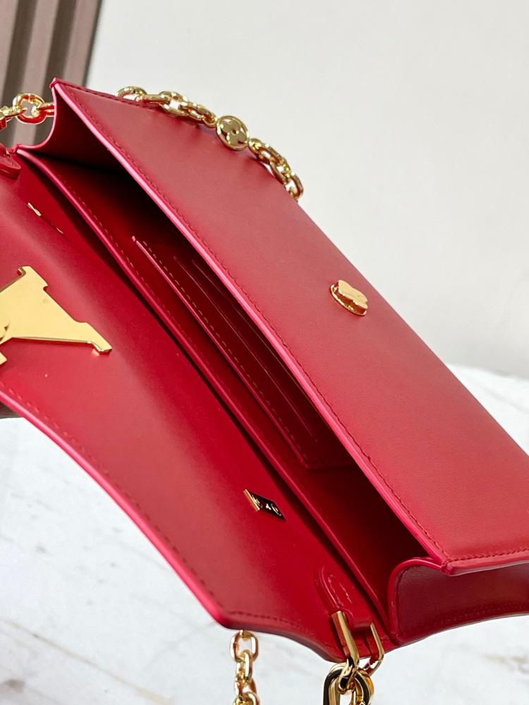 لوي فيتون WALLET ON CHAIN CAPUCINES مقاس 23cm
