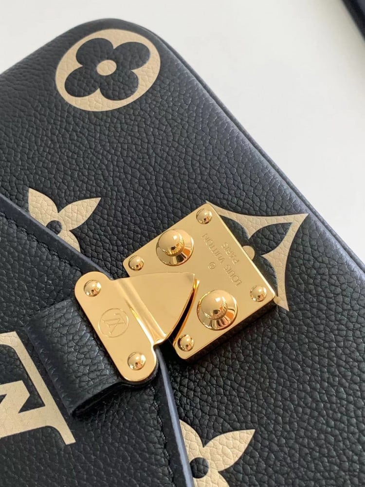 Louis Vuitton Pochette Métis East West size 21.5cm