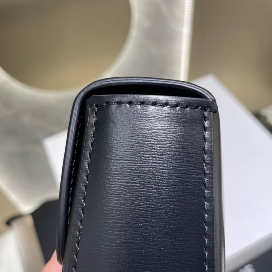 سيلين SHOULDER BAG مقاس 20cm