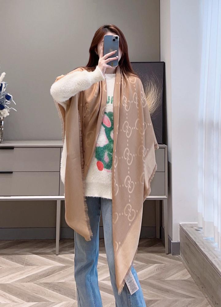 Gucci scarf size 140*140