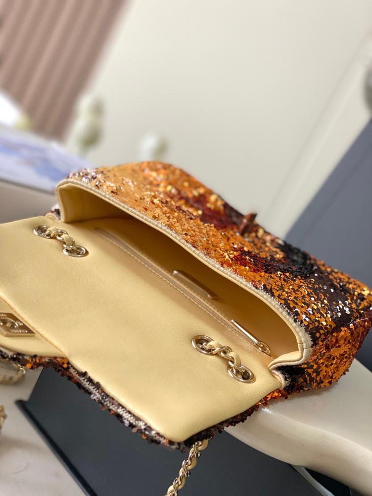 Chanel Classic size 20cm