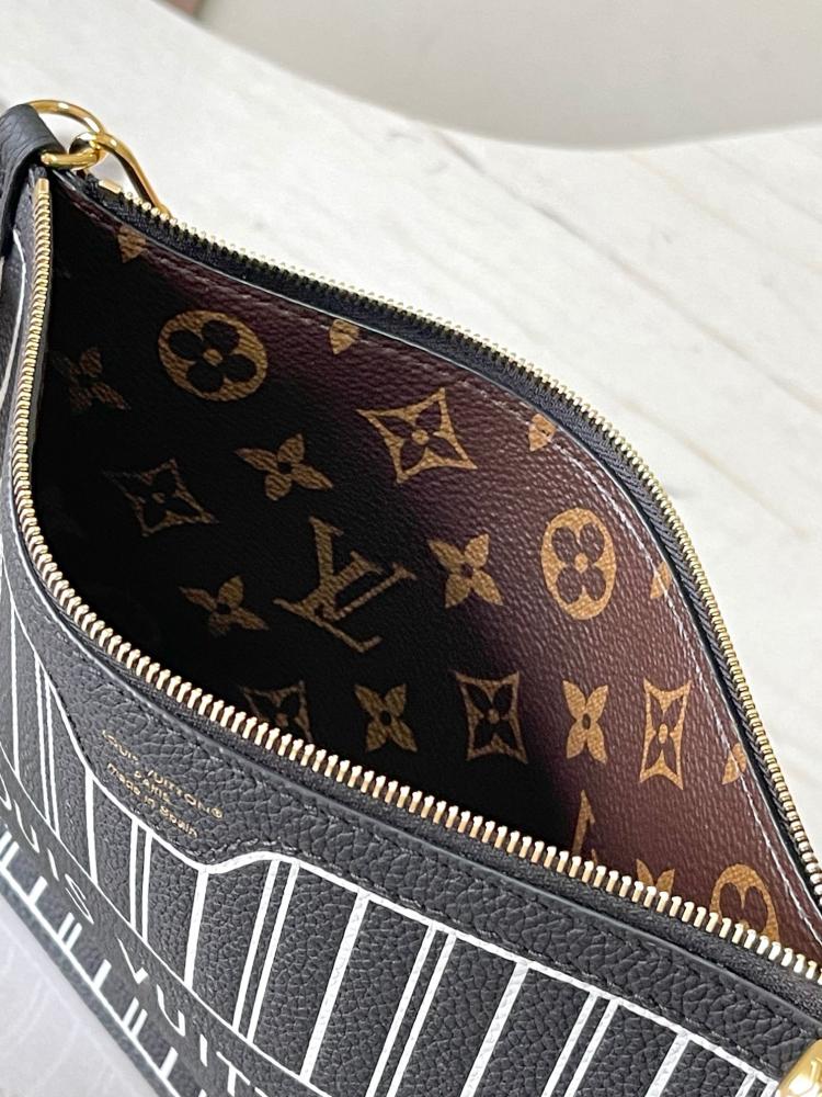 Louis Vuitton Neverfull Inside size 31cm
