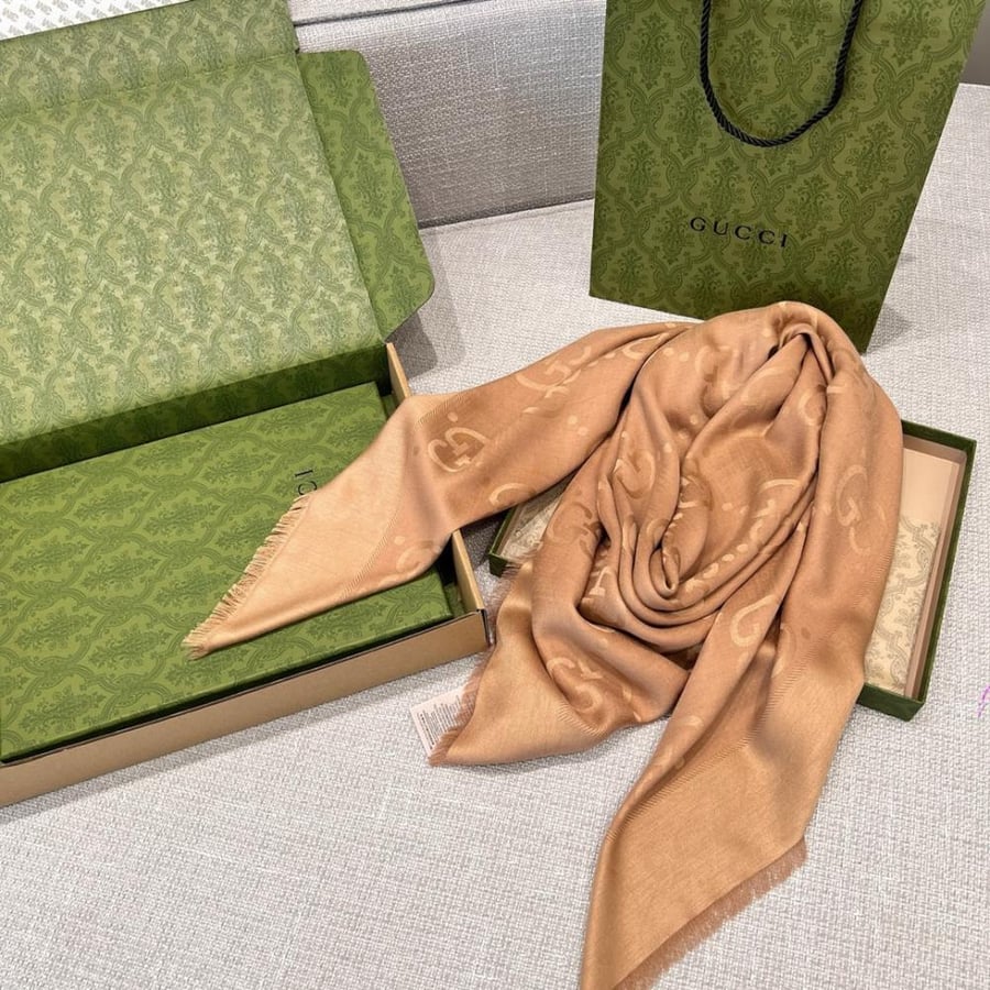 Gucci scarf size 140*140