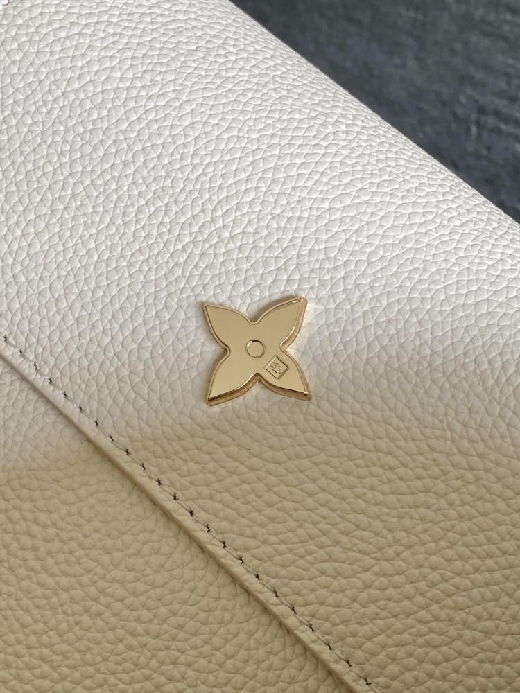 لوي فيتون Capucines مقاس 37.5cm