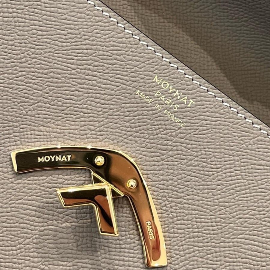 موينات Gabrielle Clutch مقاس 26cm