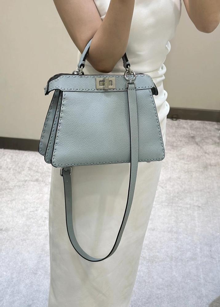 فندي Peekaboo مقاس 27cm