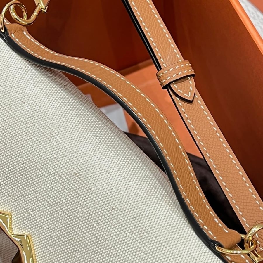 موينات Gabrielle Clutch مقاس 26cm