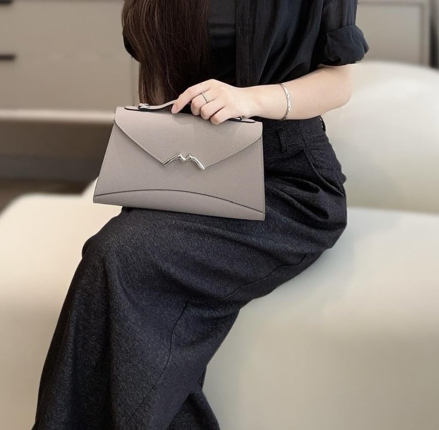 موينات Gabrielle Clutch مقاس 26cm