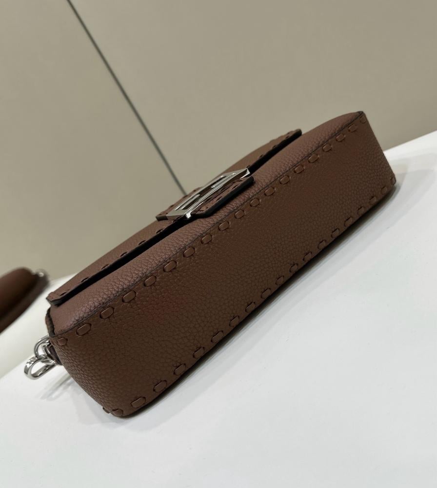 فندي Baguette مقاس 27cm