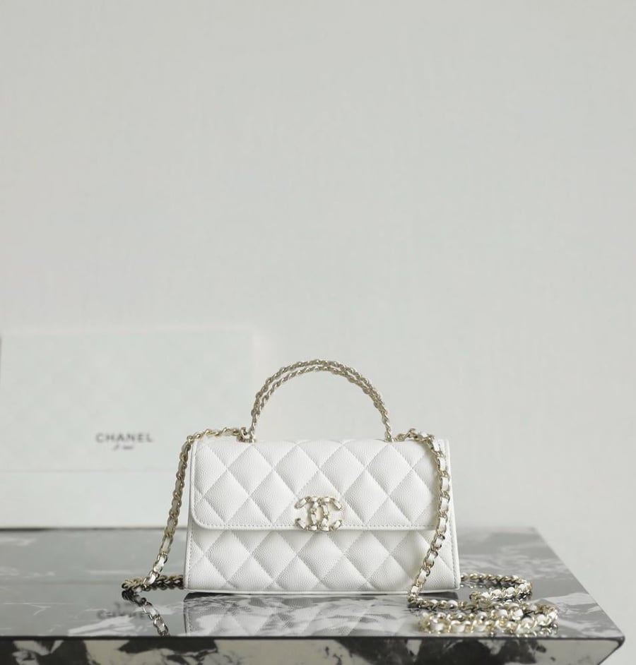 Chanel 25s size 18cm