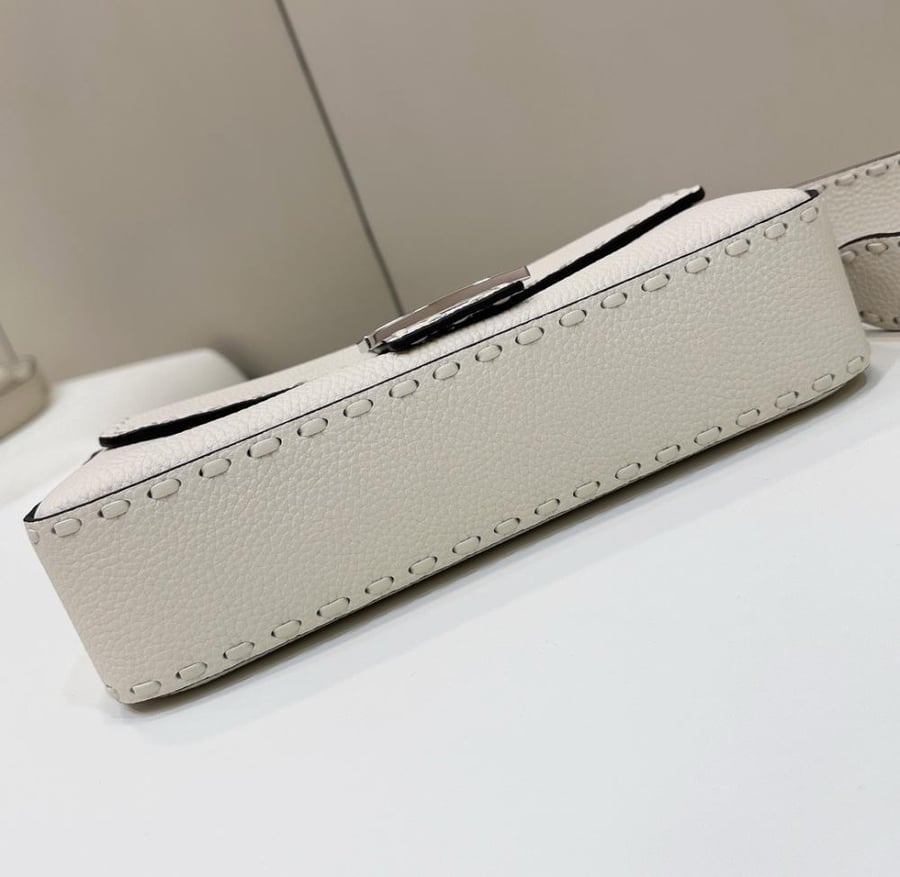 فندي Baguette مقاس 27cm