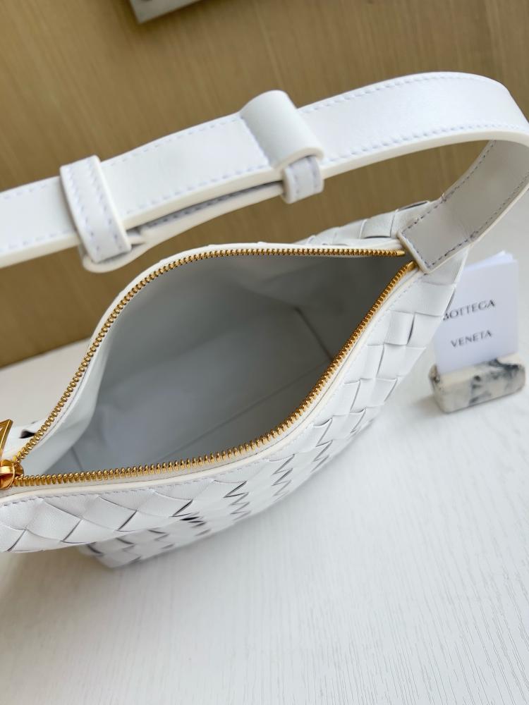 Wallace boutique size 22cm