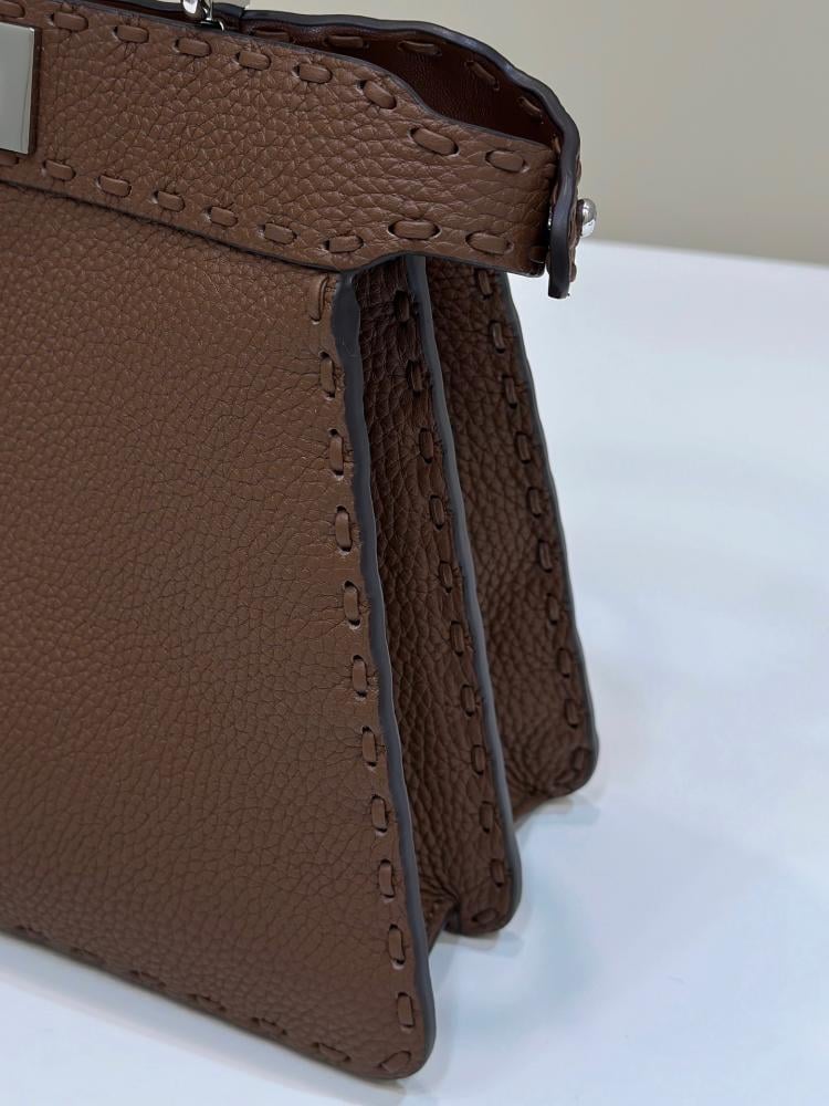 فندي Peekaboo مقاس 27cm