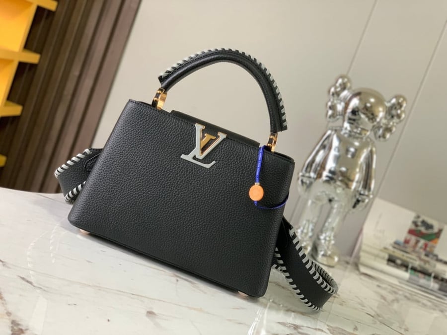 Louis Vuitton Capucines BB size 27cm