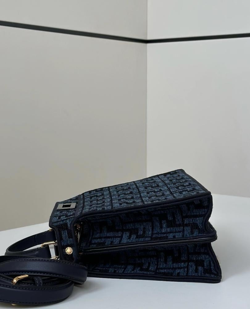 فندي peekaboo مقاس 27.5cm