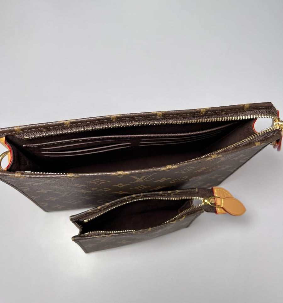 لوي فيتون TOILETRY POUCH ON CHAINمقاس25cm