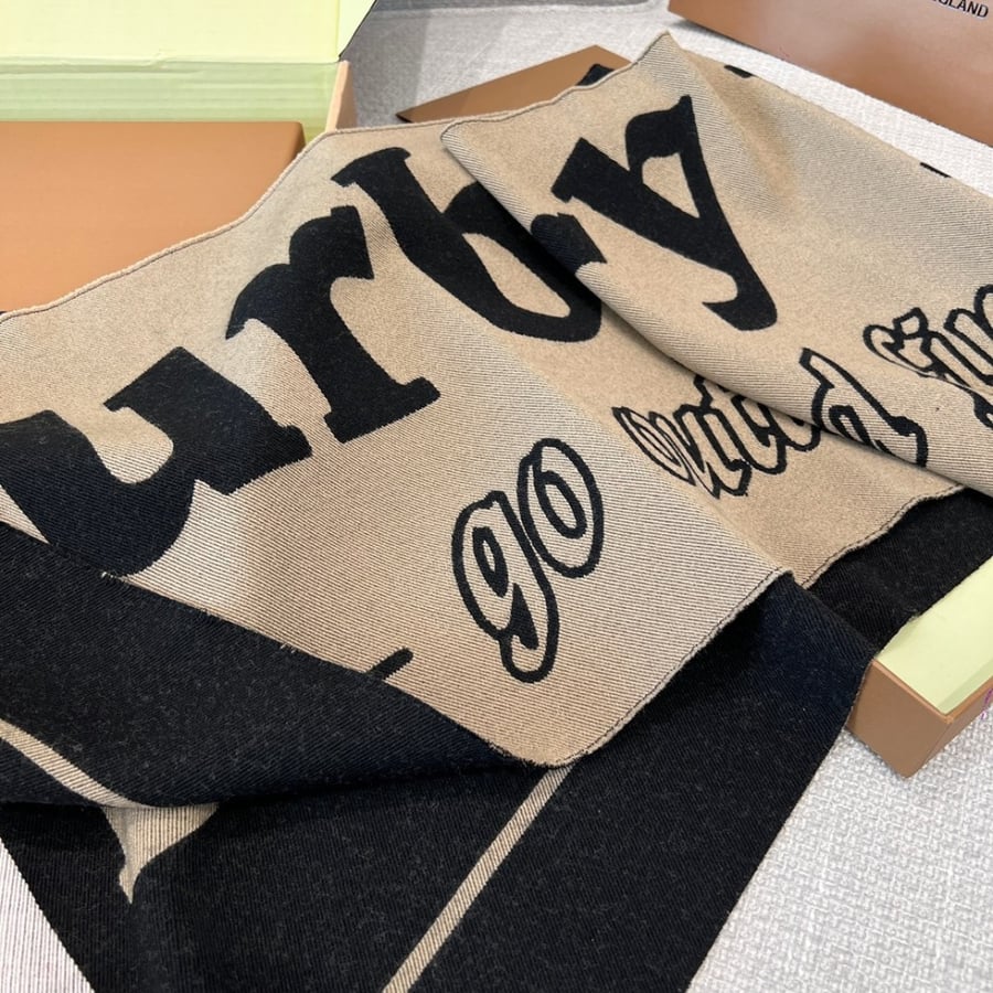 Burberry scarf size 188*33