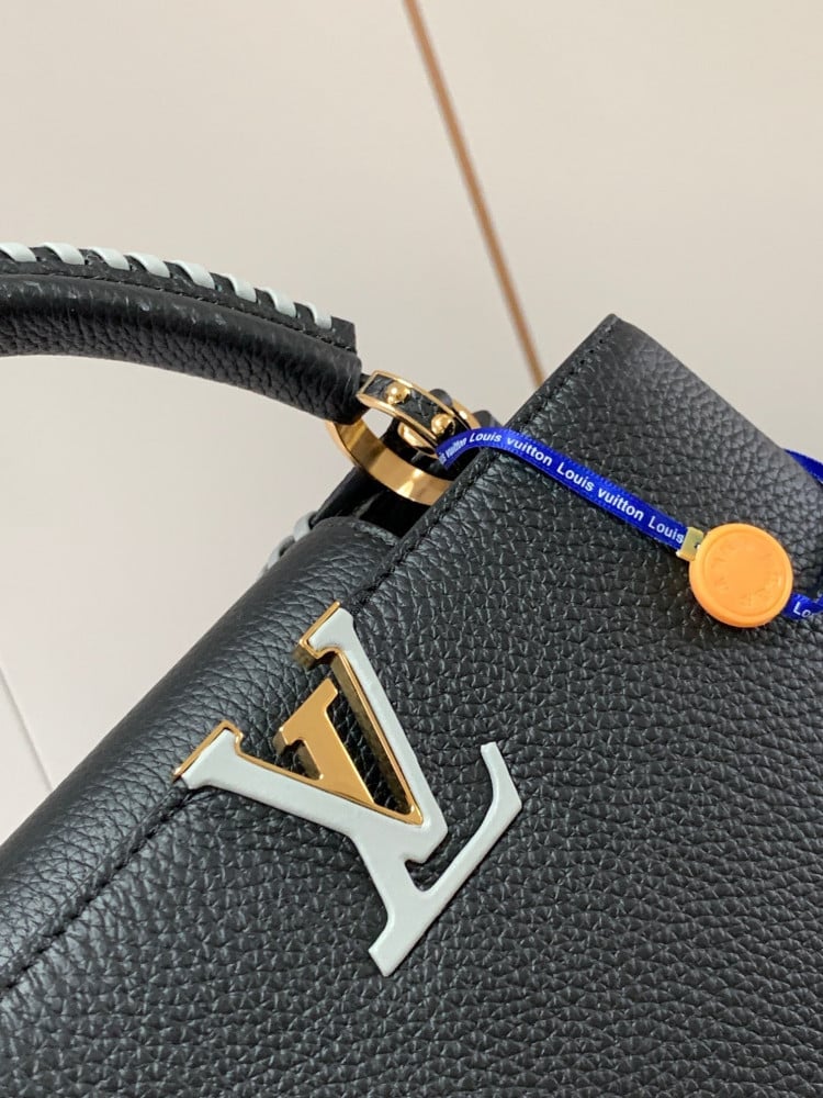 Louis Vuitton Capucines BB size 27cm