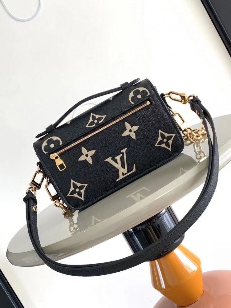Louis Vuitton Pochette Métis East West size 21.5cm