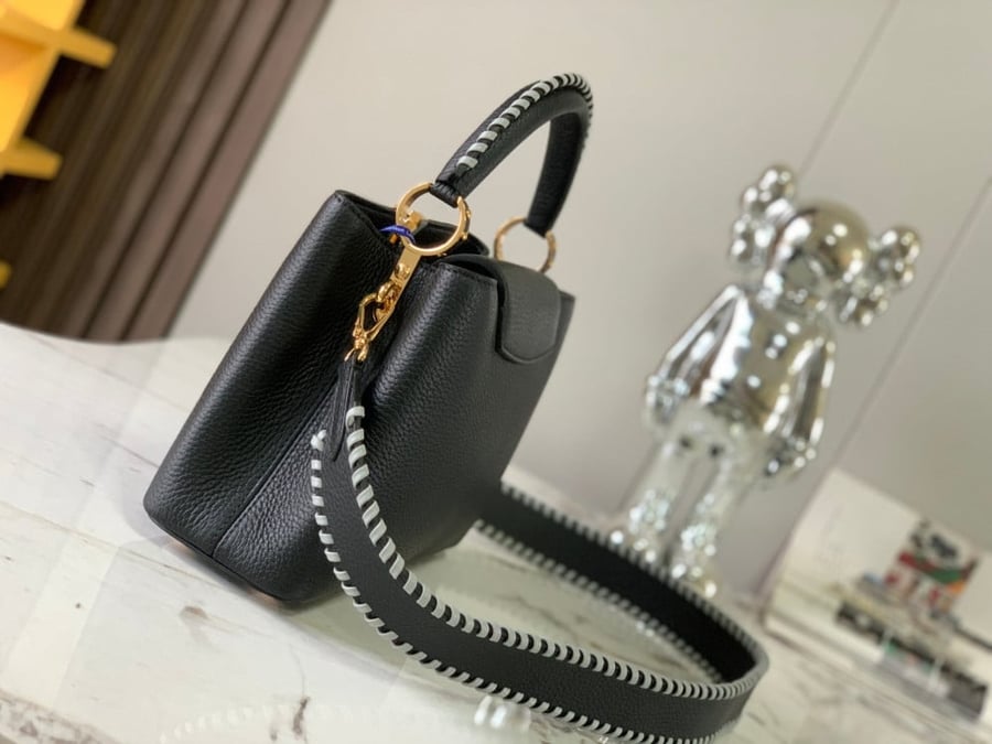 Louis Vuitton Capucines BB size 27cm