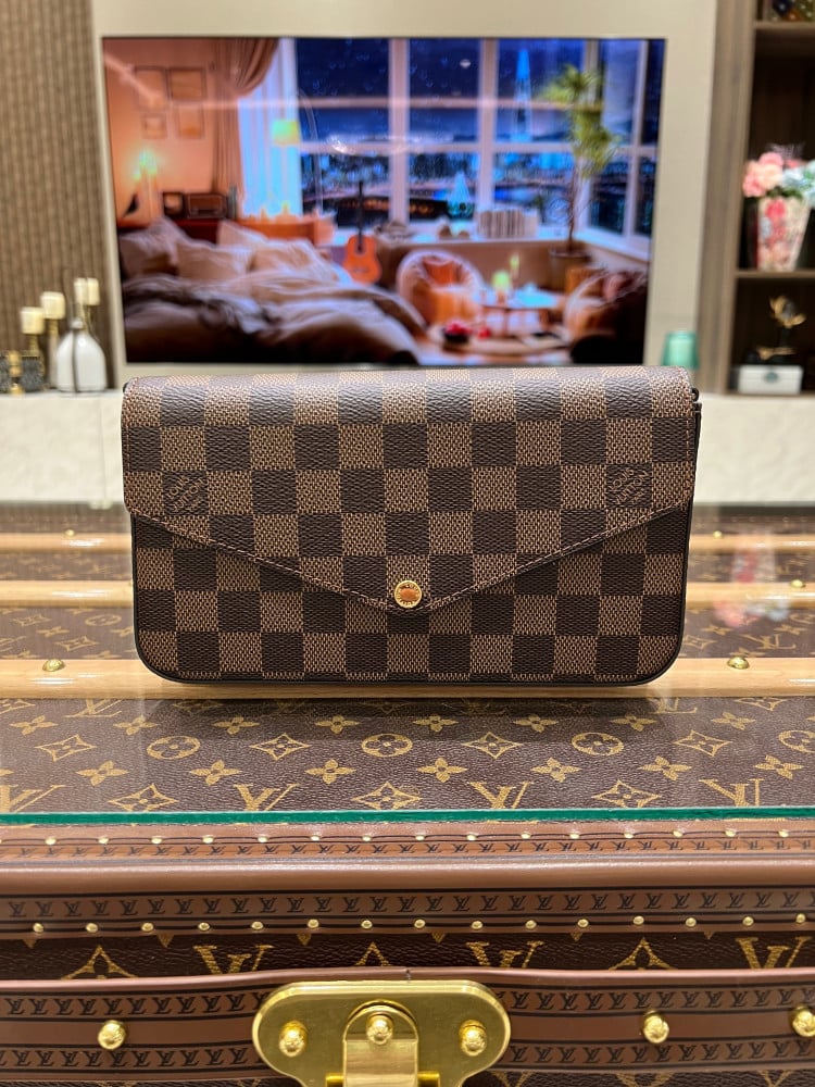 لوي فيتون POCHETTE FÉLICIE مقاس21cm