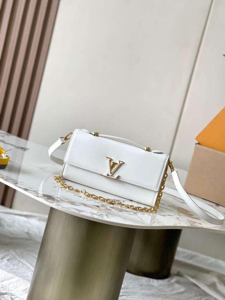 لوي فيتون WALLET ON CHAIN CAPUCINES مقاس 23cm