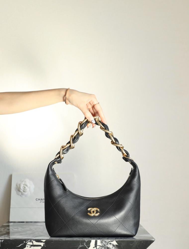 Chanel, size 24cm