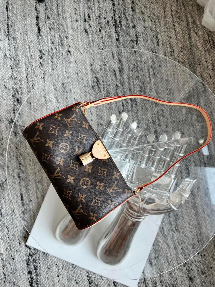 لوي فيتون Pochette Tirette مقاس22cm