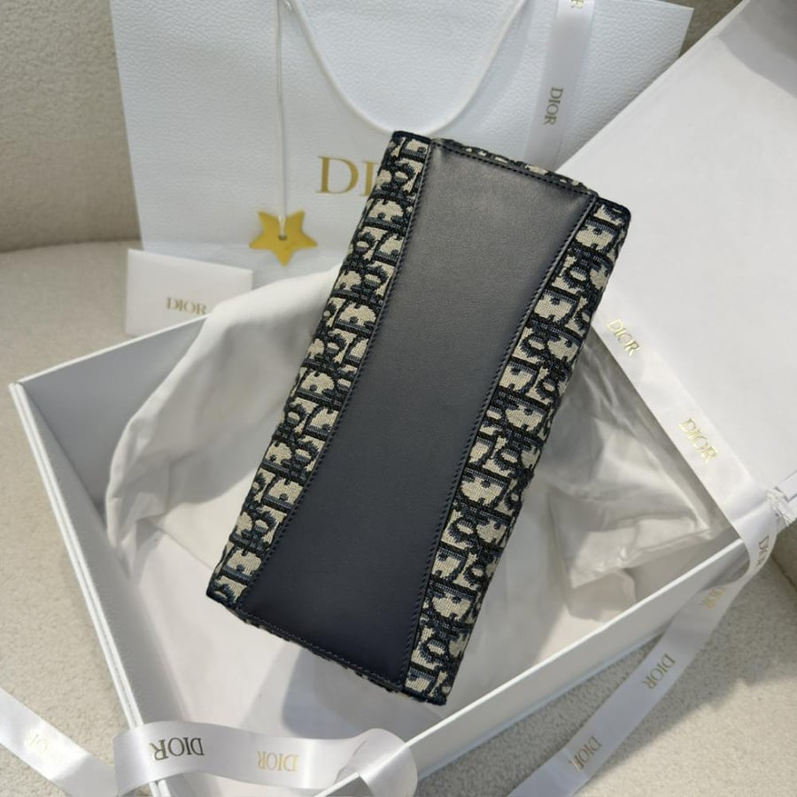 ديور tote مقاس 27cm