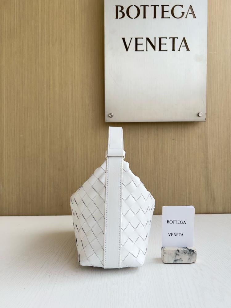 Wallace boutique size 22cm